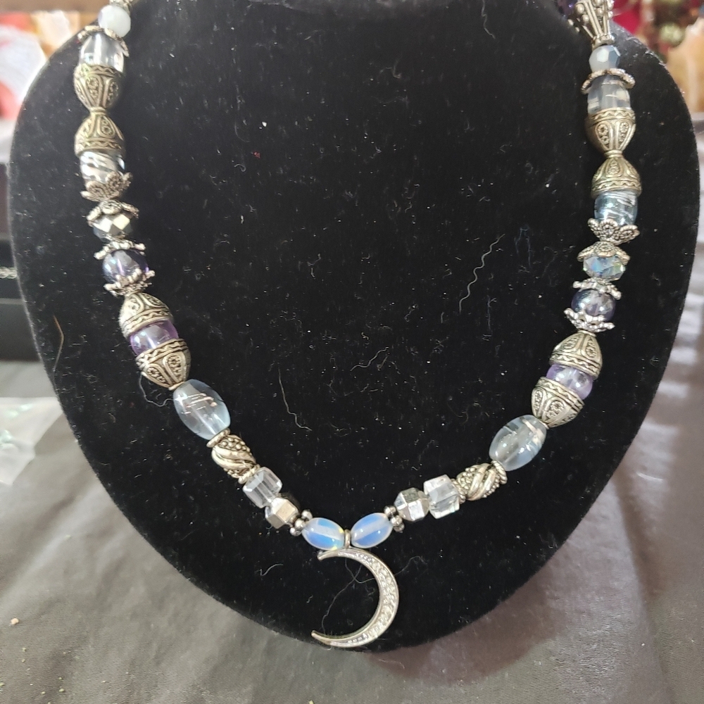 Chokers - Picture 15 of 16